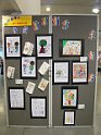 於香港中央圖書館展出學生創作的繪本及愛心樹畫作